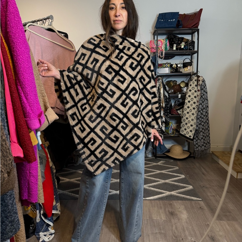 ShopEvelynne Black and Tan Geometric Poncho